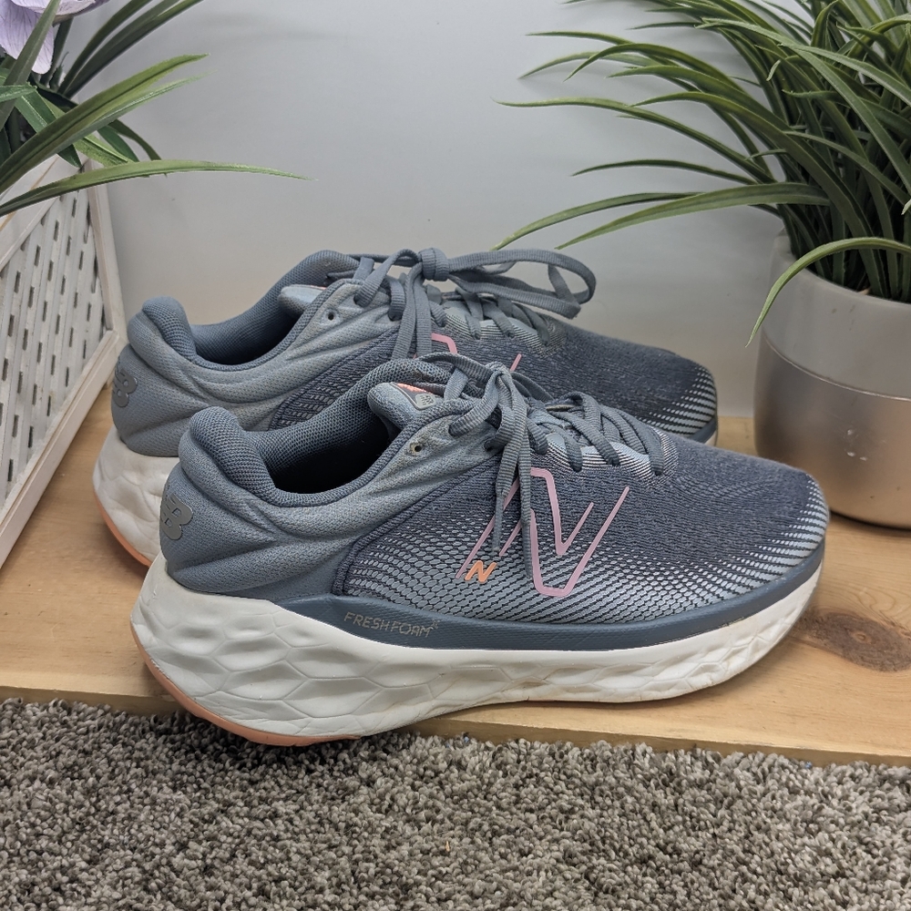 New Balance 840 Fresh Foam Women's Size 9EE Wide Running Walking Shoes